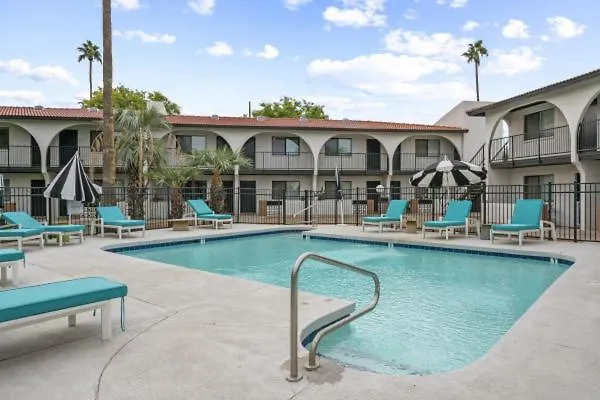 Apartment Cozy - King Bed, Pool, & Parking *