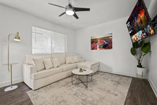 Cozy - King Bed, Pool, & Parking Apartment Scottsdale