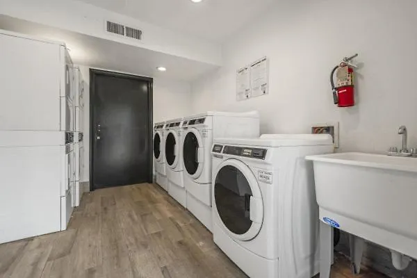 Cozy - King Bed, Pool, & Parking * Scottsdale
