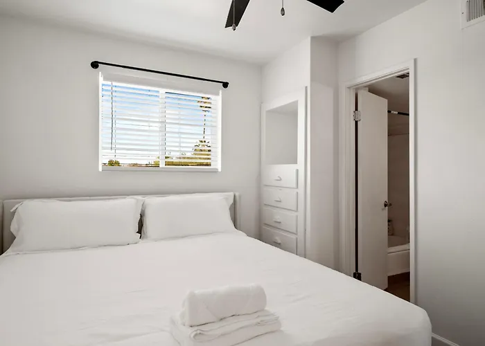 Cozy - King Bed, Pool, & Parking Apartment Scottsdale